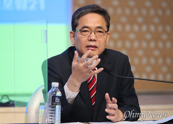 2020년 11월 6일 곽상도 국민의힘 국회의원이 대구경북 언론인 모임인 '아시아포럼21' 주최 열린 토론회에서 발언하고 있다. 