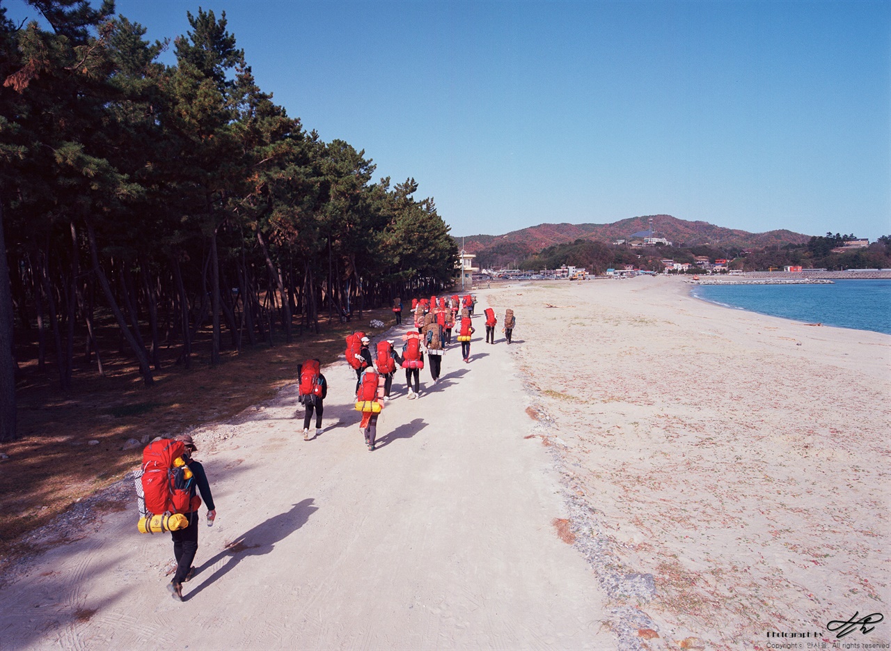 배낭을 메고 (645N/Ektar100)통합기행 5일차 아침, 이틀 밤을 묵었던 곳을 떠나는 모습