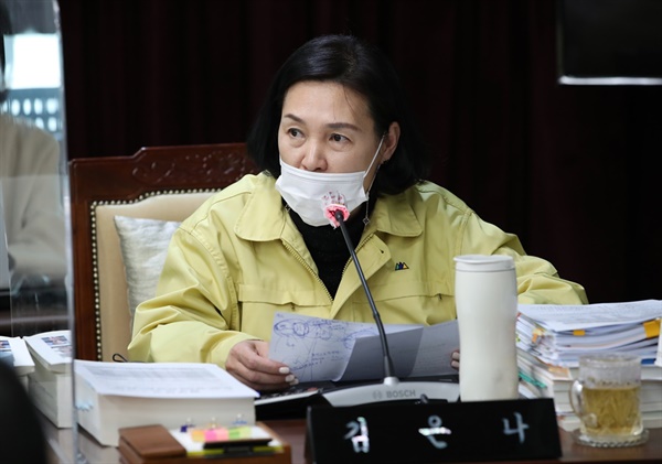 김은나 의원이 12일 일선 학교의 떠넘기기식 학교폭력사안 처리를 지적했다. 
