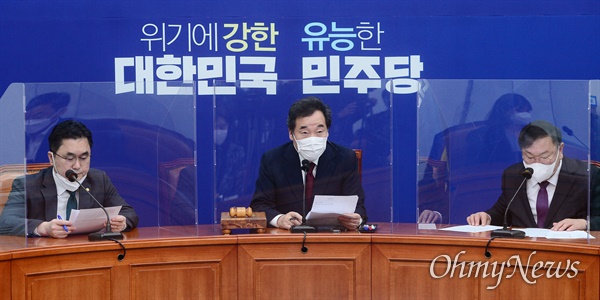 더불어민주당 이낙연 대표가 13일 오전 서울 여의도 국회에서 열린 최고위원회의에서 발언하고 있다.