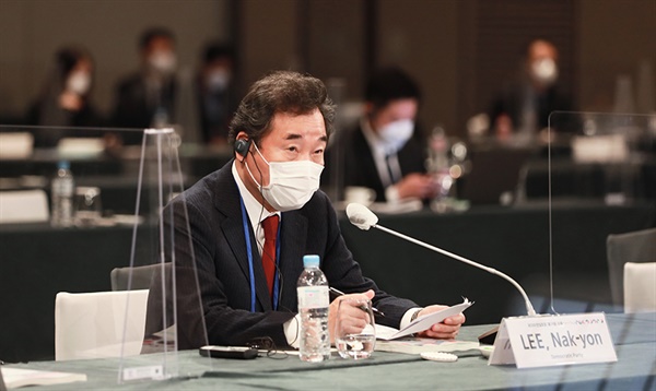 더불어민주당 이낙연 대표가 13일 서울 용산구 그랜드하얏트호텔에서 열린 제28회 한일포럼에서 기조연설을 하고 있다. 
