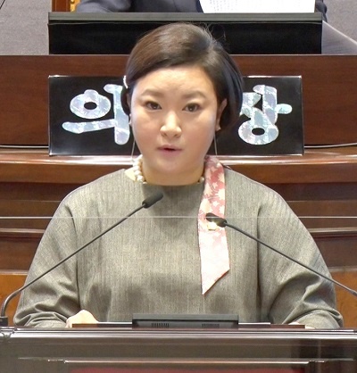 강남구의회 김현정 의원이 5분 발언을 통해 의회 전문인력 증원을 요청했다.