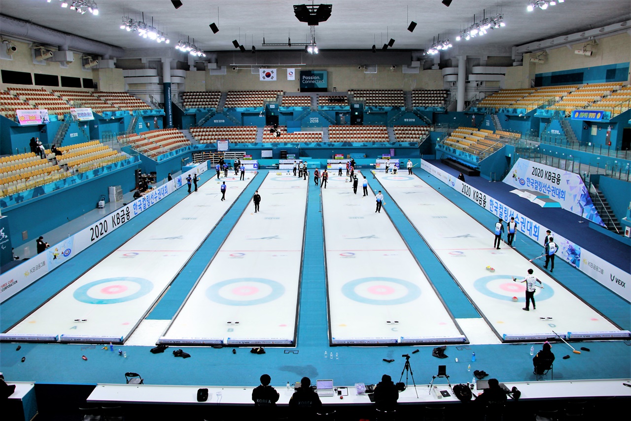 2020 KB금융 한국컬링선수권대회가 19일부터 강릉컬링센터에서 열렸다.