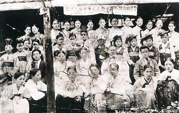 군산소화권번 창립 5주년 기념 단체사진(1939)