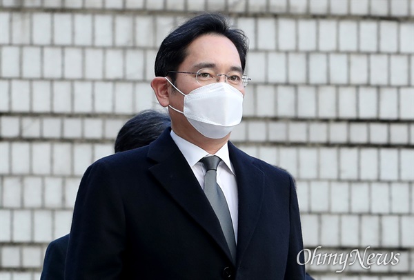 이재용 삼성전자 부회장이 지난 2020년 11월 23일 오후 서울 서초구 서울고등법원에서 열린 ‘국정농단’ 뇌물 사건 파기환송심 공판에 출석했다.
