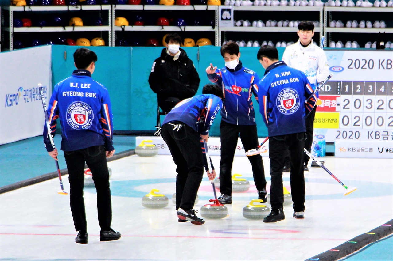  국가대표 선발전 1위에 직행해 결승으로 향하는 경북체육회 남자 선수들.