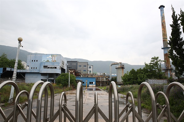 4년 전 가동을 중단한 산업폐기물 소각시설 마노플랜.