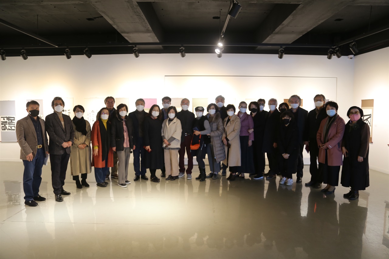 다원갤러리가 초대전 여묵상우 제4회전을 지난 26일부터 오는 12월 2일까지 개최한다.