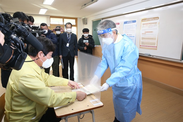 박종훈 경상남도교육감은 11월 30일 창원진해 지역의 대학수학능력시험장을 찾아 점검했다.