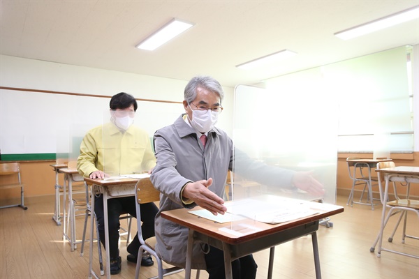 박종훈 경상남도교육감은 11월 30일 창원진해 지역의 대학수학능력시험장을 찾아 점검했다.