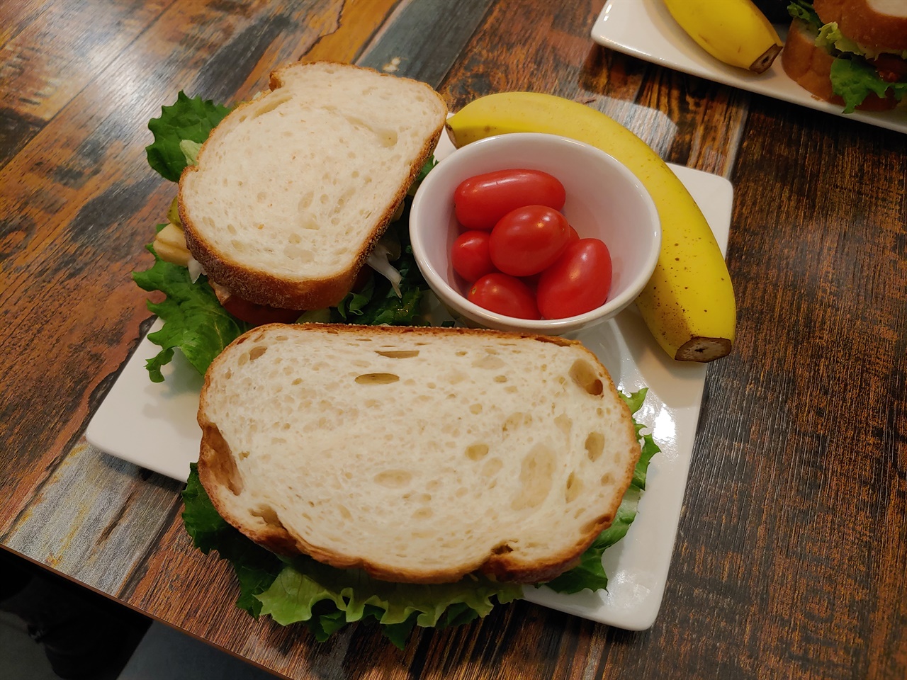 바느질 수다 프로그램이 끝난 후 제공된 채식 샌드위치