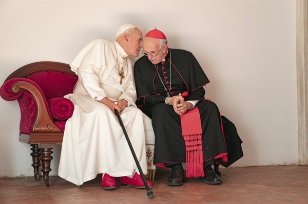 베네딕토 16세교황과 배르골리오 추기경이 바티칸에서 만나 인간적인 대화를 나누고 있다. 이 만남을 통해 베네딕토교황은 베르골리오주기경이 적임자임을 확신한다. 