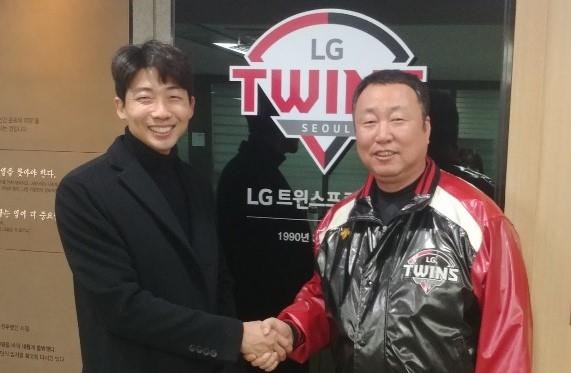  LG 트윈스 김용의(왼쪽)와 차명석 단장.