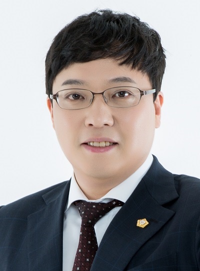 음주사고로 1심에서 집행유예를 선고받은 강남구의회 이관수 의원.