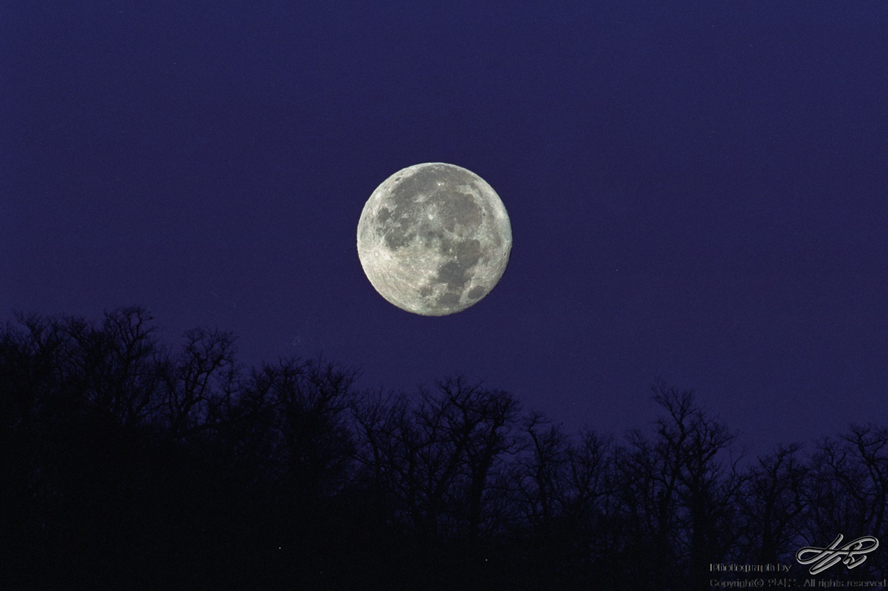 지는 달 (67ii/Pro160NS) 위 사진과 거의 같은 시각 달의 모습