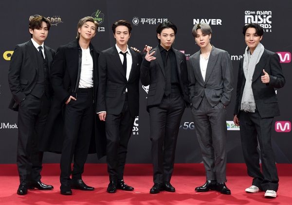 방탄소년단, 'MAMA' 압도 방탄소년단이 6일 오후 열린 '2020 MAMA(Mnet ASIAN MUSIC AWARDS)'에서 포즈를 취하고 있다.