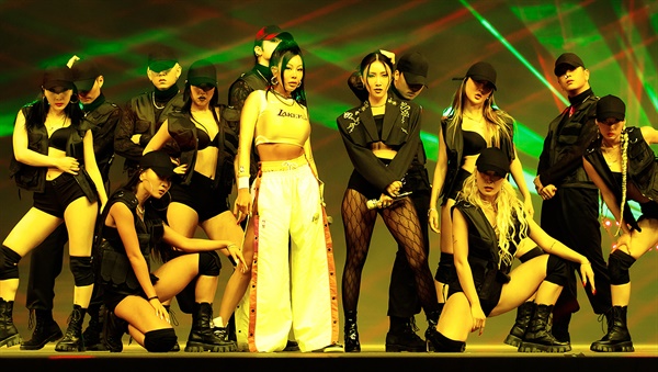 'MAMA' 제시-화사, 환불은 반만! 제시와 화사가 6일 오후 열린 '2020 MAMA(Mnet ASIAN MUSIC AWARDS)'에서 공연을 하고 있다.