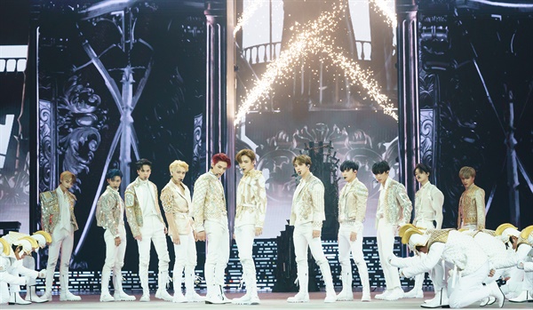 'MAMA' 더보이즈, 정돈된 소년들 더보이즈가 6일 오후 열린 '2020 MAMA(Mnet ASIAN MUSIC AWARDS)'에서 공연을 하고 있다.