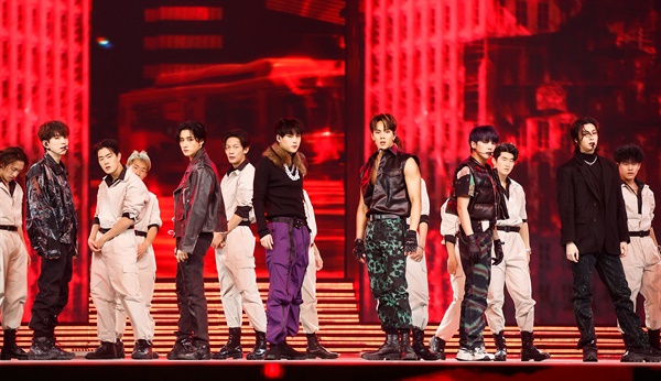 'MAMA' 몬스타엑스, 흥겨운 케미 몬스타엑스가 6일 오후 열린 '2020 MAMA(Mnet ASIAN MUSIC AWARDS)'에서 공연을 하고 있다.