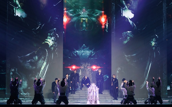 'MAMA' 에이티즈, 퍼져나는 카리스마 에이티즈가 6일 오후 열린 '2020 MAMA(Mnet ASIAN MUSIC AWARDS)'에서 공연을 하고 있다.