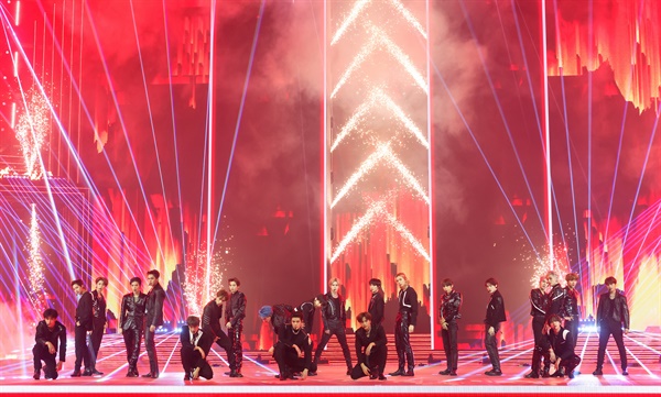 'MAMA' NCT, 총 출동! NCT가 6일 오후 열린 '2020 MAMA(Mnet ASIAN MUSIC AWARDS)'에서 공연을 하고 있다.