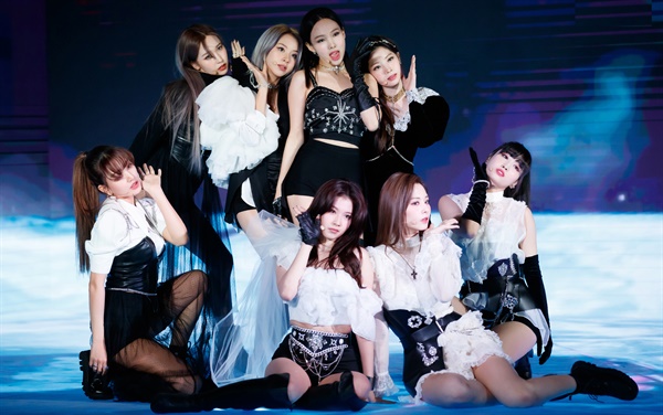 'MAMA' 트와이스, 예쁘고 예쁜 애들 트와이스가 6일 오후 열린 '2020 MAMA(Mnet ASIAN MUSIC AWARDS)'에서 공연을 하고 있다.