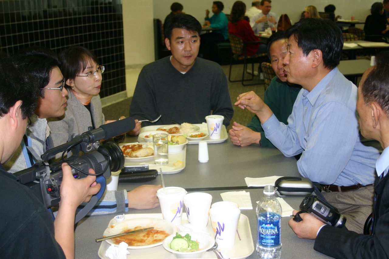 김구 조사팀 (왼쪽부터 권중희, 이도영, 박유종, 정희수, 이선옥, 주태상, EBS r김봉렬 PD.)