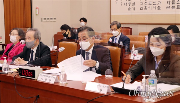 국회 법제사법위원회의 '낙태죄' 개정 관련 공청회가 8일 국회에서 열리고 있다.