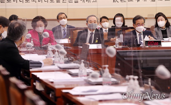 국회 법제사법위원회의 '낙태죄' 개정 관련 공청회가 8일 국회에서 열리고 있다.