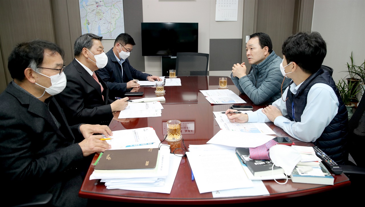 지난 3일 국회를 찾아 성일종 국회의원을 직접 만난 자리에서 농관원 태안사무소 설치 필요성 및 당위성을 적극 피력했다.