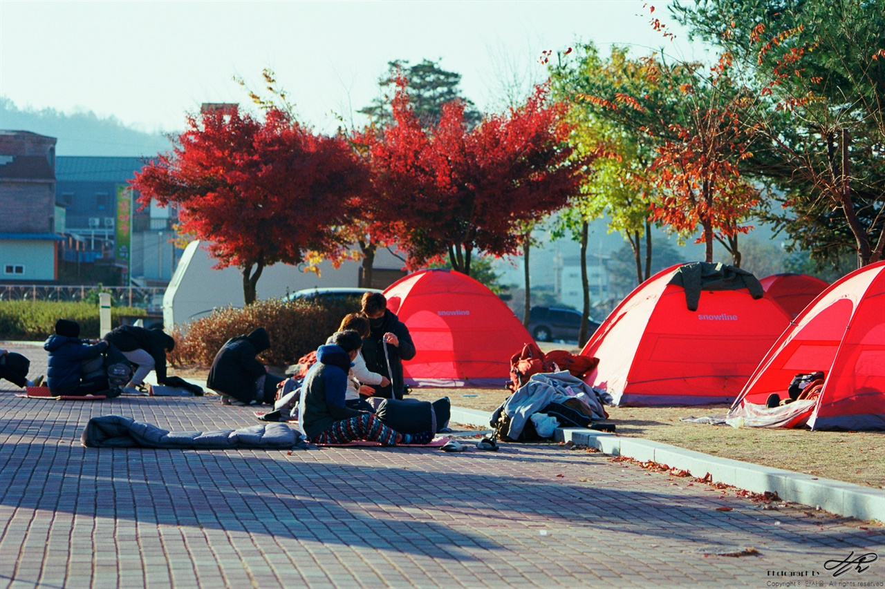 (MZ-S/Ektar100) 아침에 일어나자마자 자동으로 잠자리와 짐을 정리하는 아이들