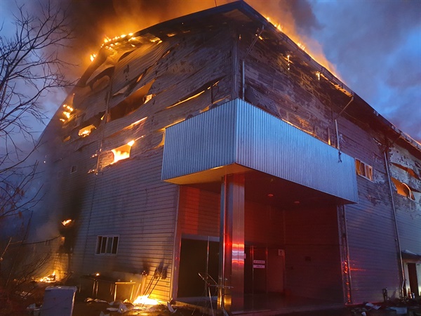 12월 11일 오전 6시 24분경 경남 산청군 산청읍 소재 식품공장에서 화재 발생.