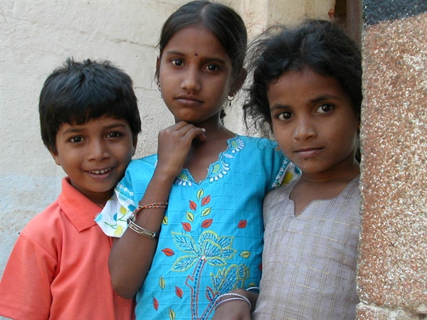 인도 남부 조그만 마을에서 만난 순수한 인도 소년과 소녀.