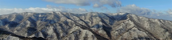  12월 14일 경남 거창군 북상면 남덕유산 능선의 설경.