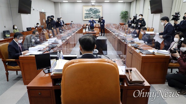 18일 국회에서 고위공직자범죄수사처장 후보추천위원회 제5차회의가 열리고 있다.