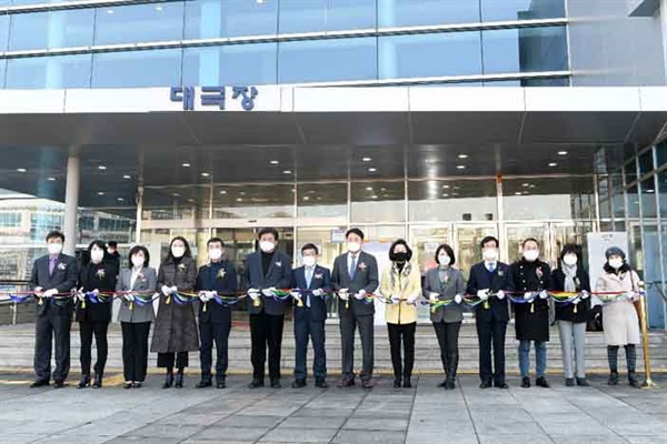 광주시문화재단이 남한산성아트홀에서 출범 기념 현판식을 갖고 광주시문화재단의 출발을 알렸다.
