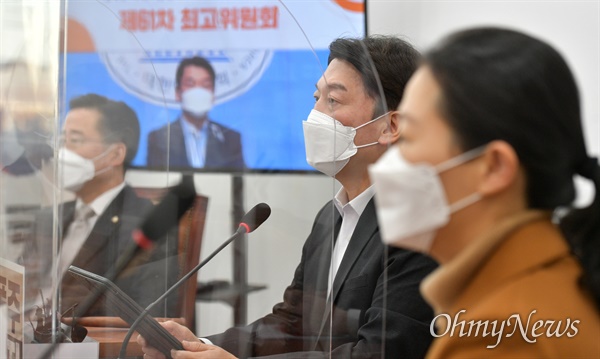 국민의당 안철수 대표가 21일 서울 여의도 국회에서 열린 최고위원회의에서 발언하고 있다.