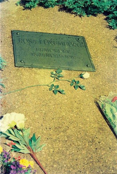 1996년 6월 독일을 방문한 노회찬. 노회찬은 로자 룩셈부르크의 묘를 찾았다.