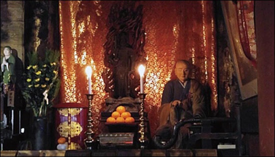 군마현 수택사(水澤寺)에 모셔진 고구려승 혜관의 목상. 저자가 한국인 최초로 이 목상을 발견했다고 한다.