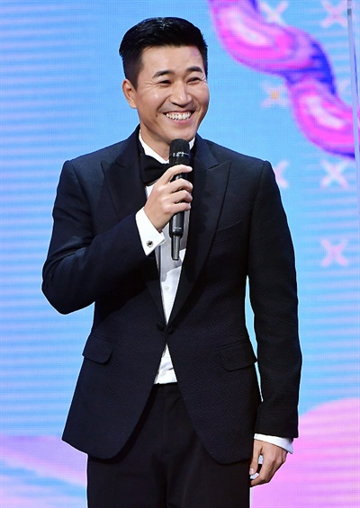 'KBS 연예대상' 김종민, 영원한 1박2일맨 김종민 방송인이 24일 오후 비대면으로 열린 <2020 KBS 연예대상>에서 대상후보로서의 소감을 말하고 있다.