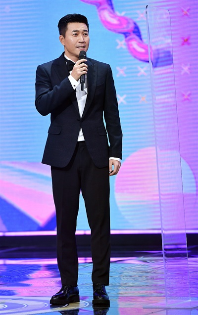 'KBS 연예대상' 김종민, 영원한 1박2일맨 김종민 방송인이 24일 오후 비대면으로 열린 <2020 KBS 연예대상>에서 대상후보로서의 소감을 말하고 있다.