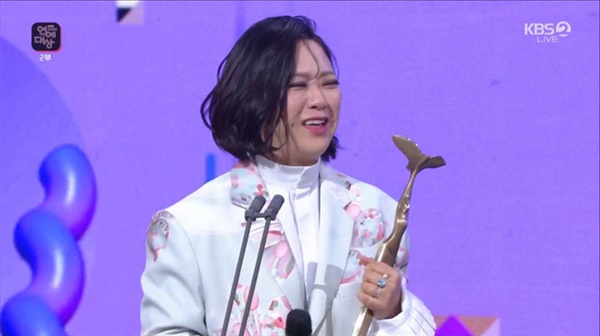  지난 24일 거행된 2020 KBS연예대상 시상식의 한 장면. 김숙이 최고 영예인 대상을 수상했다.