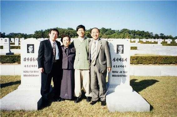 2000년 10월 9일~14일 노회찬의 북한 방문 당시 모습. 