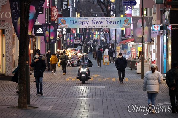 2020년 12월 29일 오후 서울 명동거리. 