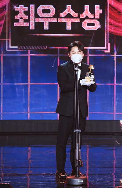 'MBC 방송연예대상' 양세형, 성장하는 코미디언 양세형 코미디언이 29일 오후 열린 <2020 MBC 방송연예대상>에서 뮤직&토크 남자부문 최우수상을 수상하고 있다.