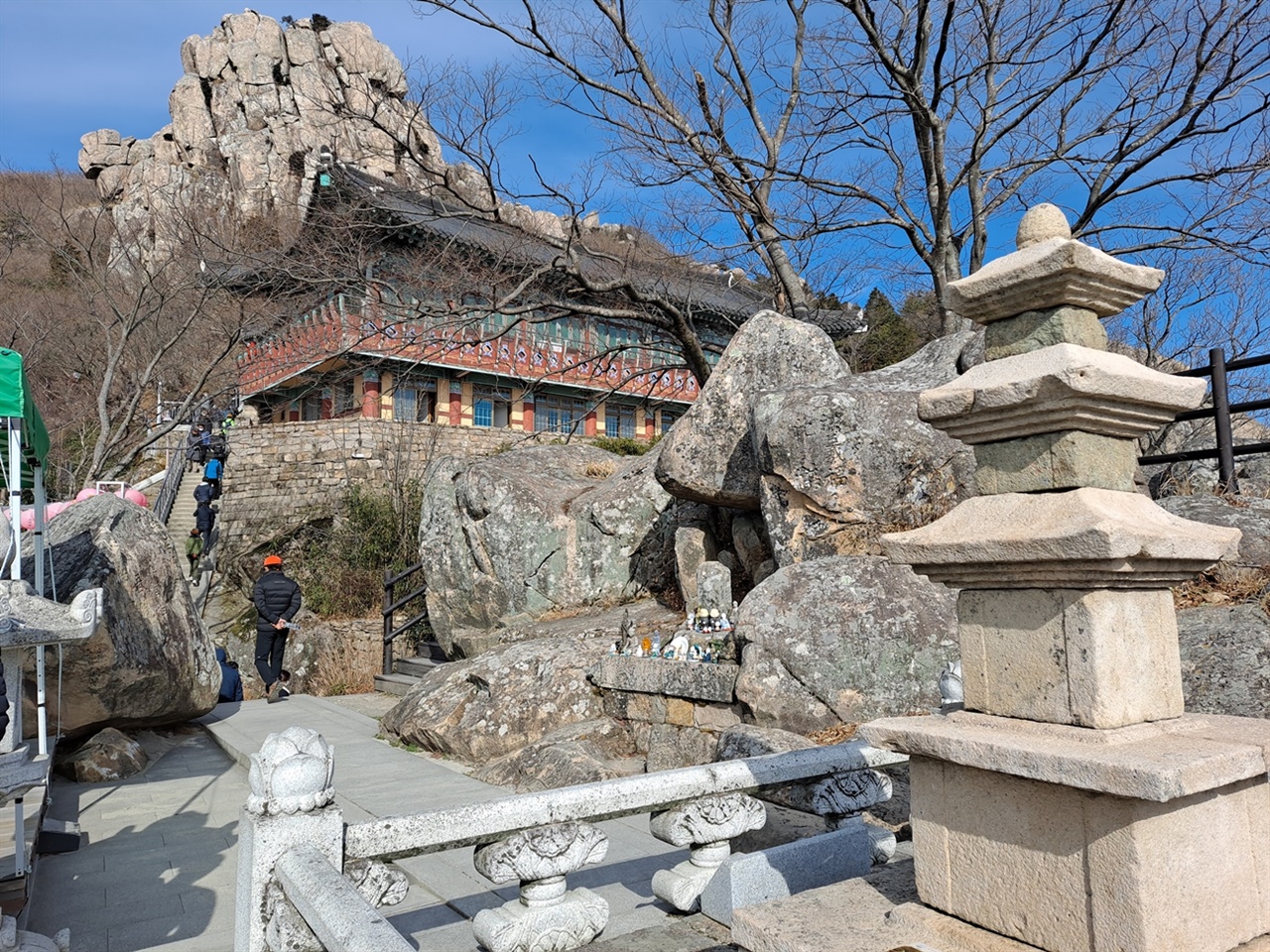  경남 유형문화재 제74호로 지정된 삼층석탑이다. 
