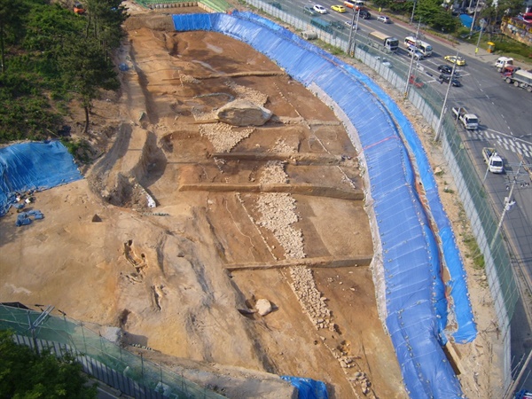 김해 구산동 지석묘(2007년 발굴 당시 모습).