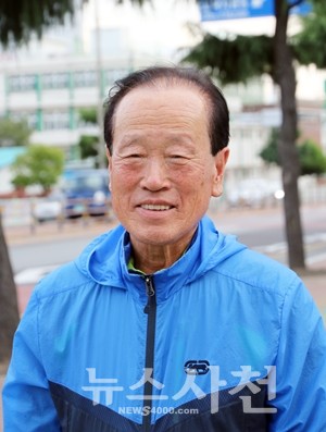  천덕찬 시인.