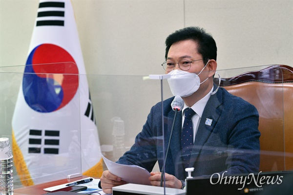 6일 오전 국회에서 열린 이란의 한국케미호 나포관련 외교통일위원회 긴급간담회에서 송영길 위원장이 발언하고 있다.