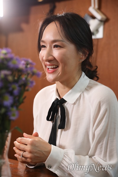 <작은 가게에서 진심을 배우다>의 저자인 김윤정 '고기리막국수' 대표.